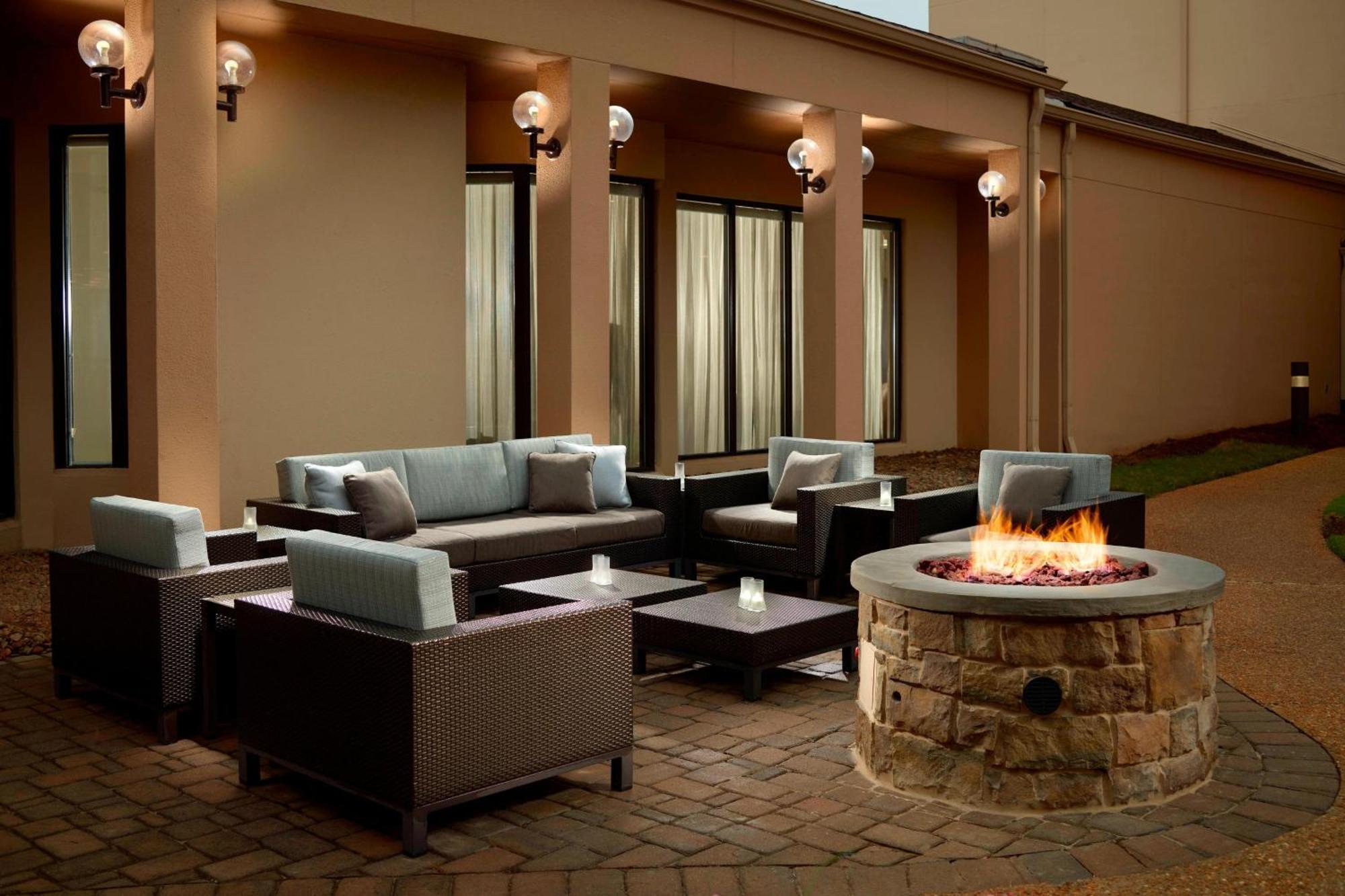 Courtyard By Marriott Atlanta Airport South/Sullivan Road Eksteriør bilde