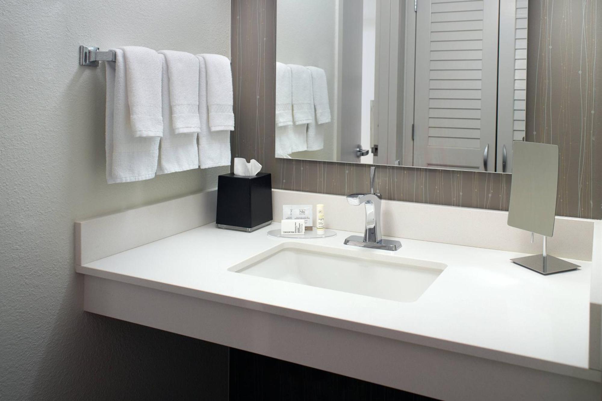 Courtyard By Marriott Atlanta Airport South/Sullivan Road Eksteriør bilde