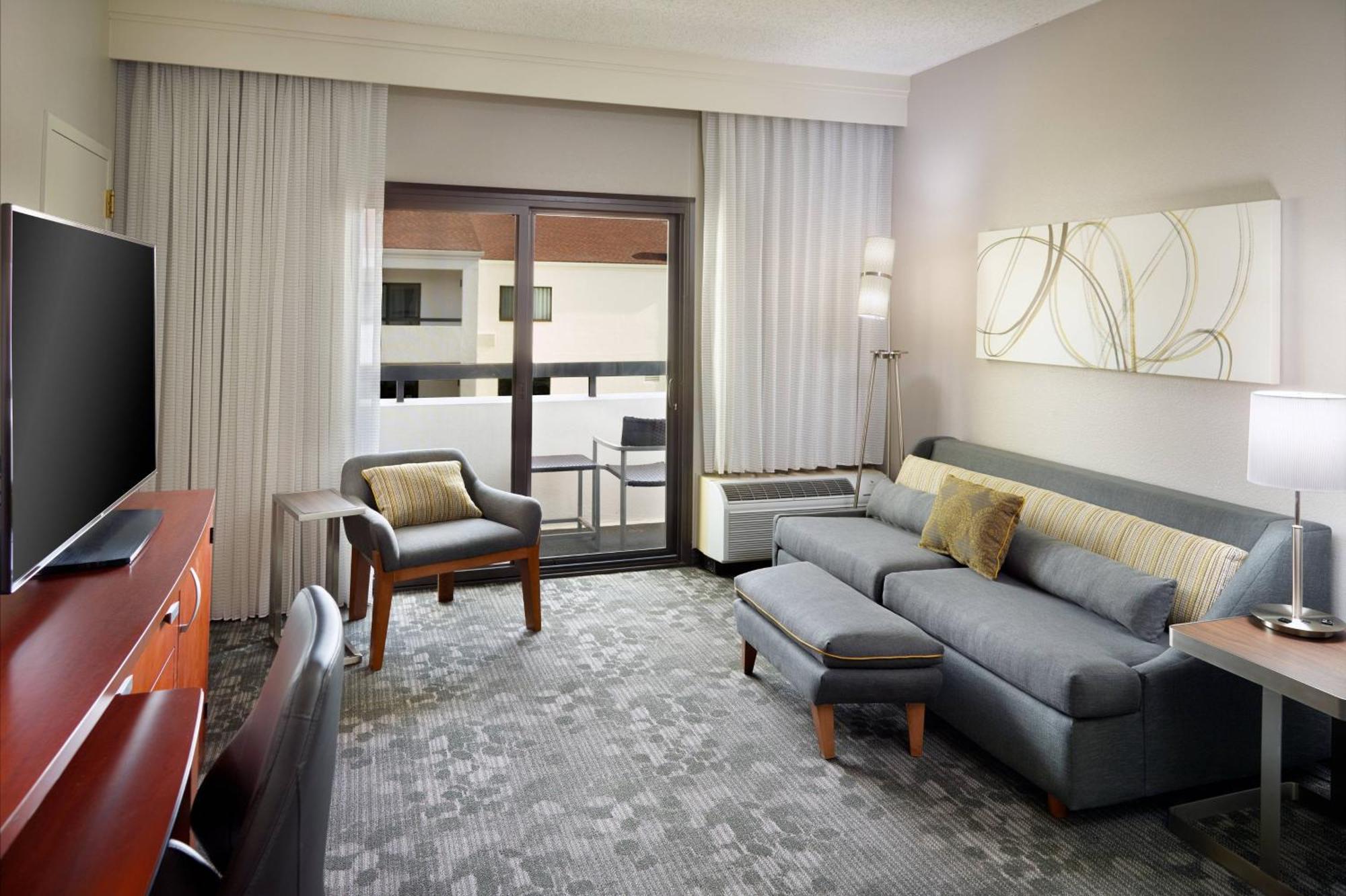 Courtyard By Marriott Atlanta Airport South/Sullivan Road Eksteriør bilde