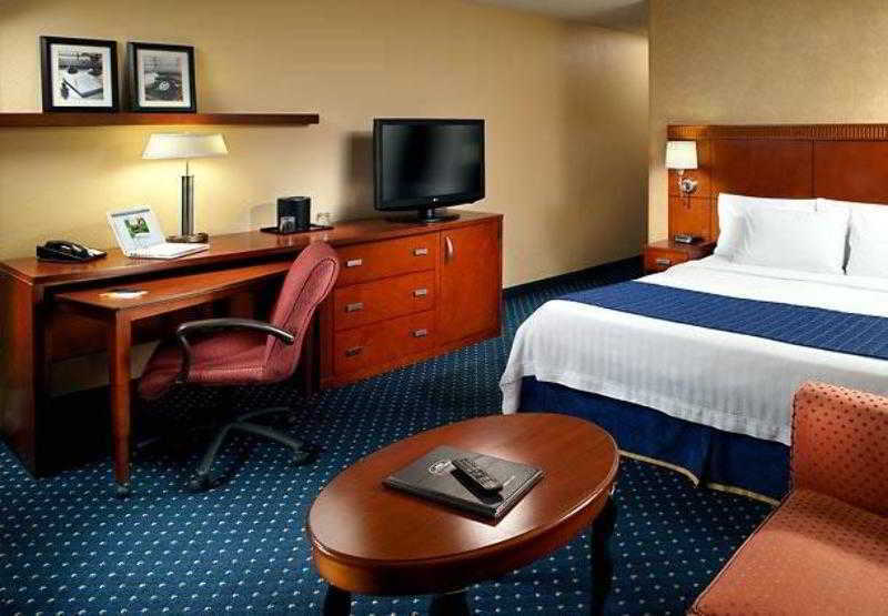 Courtyard By Marriott Atlanta Airport South/Sullivan Road Rom bilde