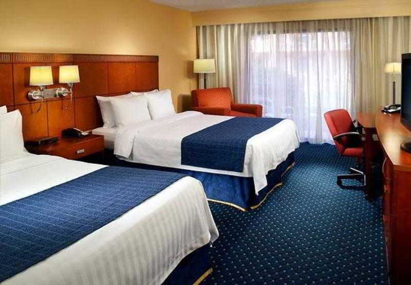Courtyard By Marriott Atlanta Airport South/Sullivan Road Rom bilde