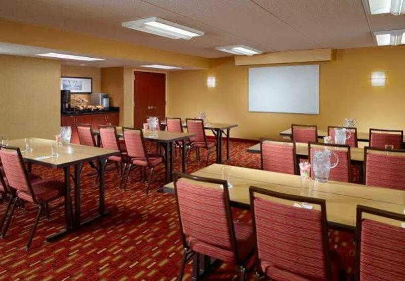 Courtyard By Marriott Atlanta Airport South/Sullivan Road Eksteriør bilde